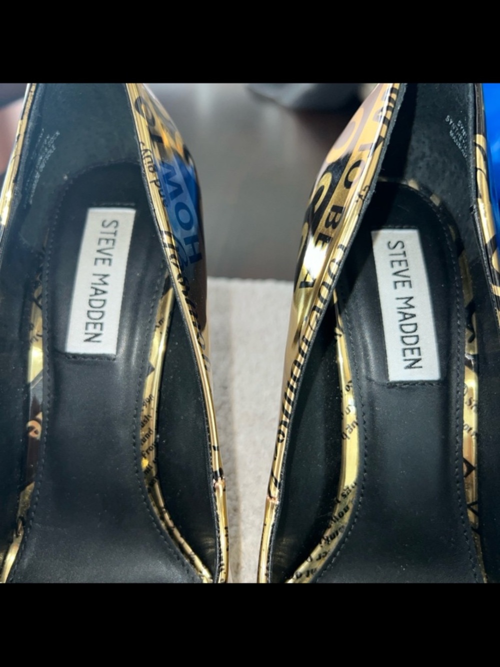 STEVE MADDEN VALA POINTED TOE PUMPS//METALLIC GOLD & BLACK NEWSPAPER PRINT/SZ 7 - Picture 4 of 11